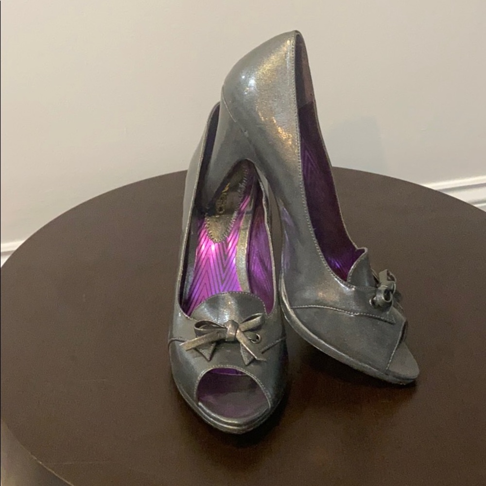 Shoes - Picture 2 of 4